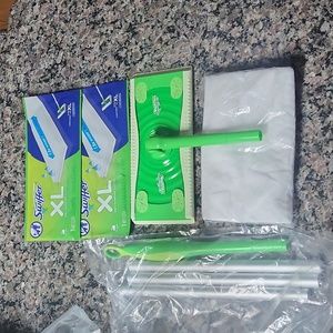 New swifter sweeper mop w/ 2 XL wet mopping cloths and pack of 8 new  dry cloths
